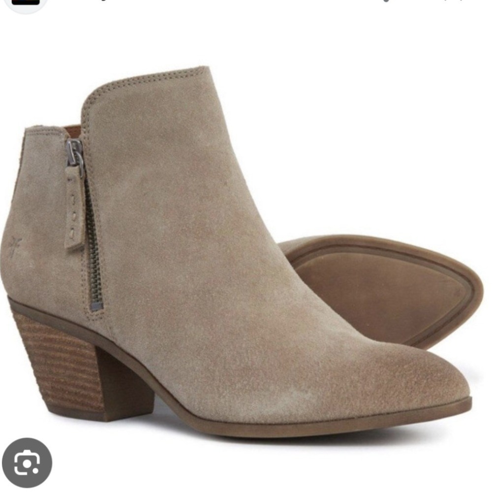 Frye Judith Double Zip Suede Ankle Booties Taupe Womens‎ Size 6M